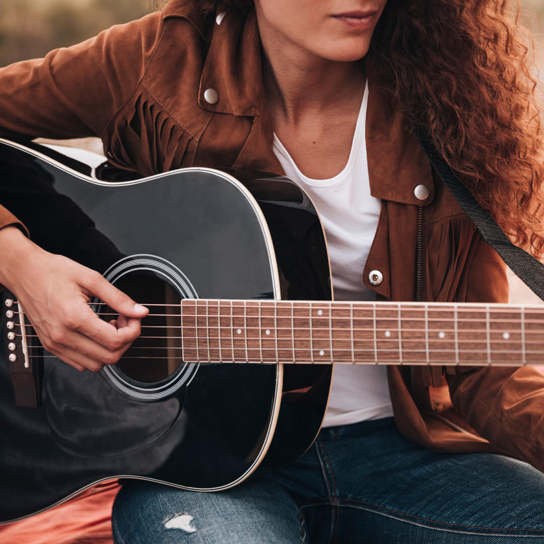 <b>LIVE ENTERTAINMENT</b>