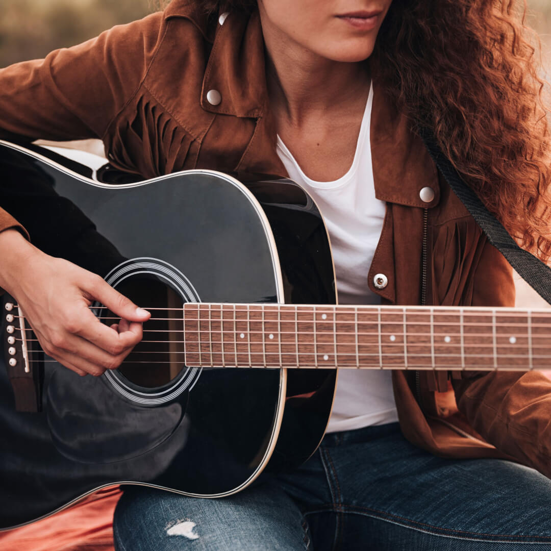 <b>LIVE ENTERTAINMENT</b>